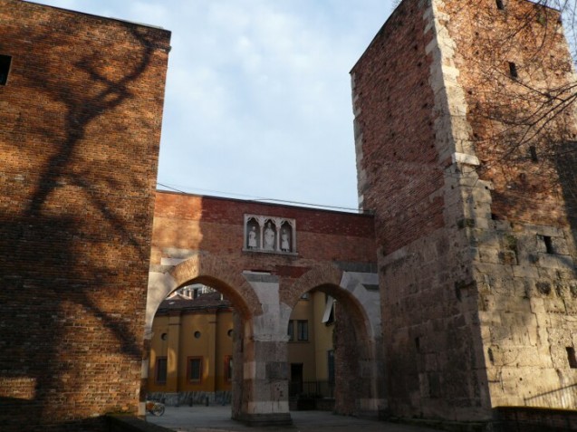 Gate of Sant'Ambrogio, Milan-sm