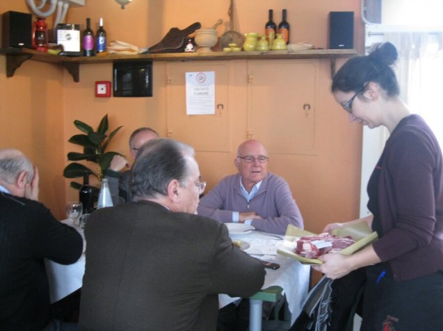 silvia-suggests-2-steaks-for-a-table-of-4-signori-637x477-1 Silvia suggests 2 steaks for a table of 4 signori